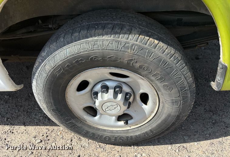 image for item OB9500 2017 Chevrolet Express 2500 van