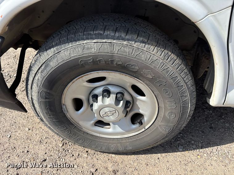 image for item OB9500 2017 Chevrolet Express 2500 van