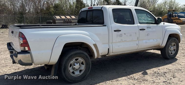 image for item OB9501 2014 Toyota Tacoma Double Cab pickup truck