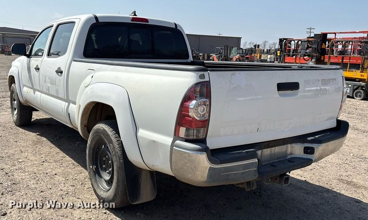 image for item OB9501 2014 Toyota Tacoma Double Cab pickup truck