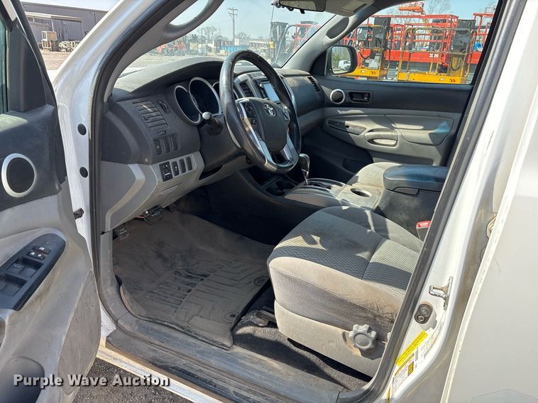 image for item OB9501 2014 Toyota Tacoma Double Cab pickup truck