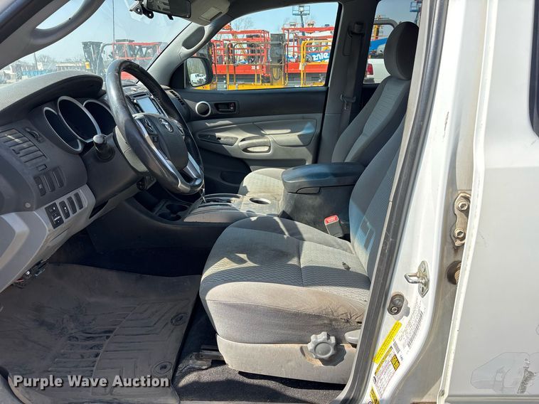 image for item OB9501 2014 Toyota Tacoma Double Cab pickup truck