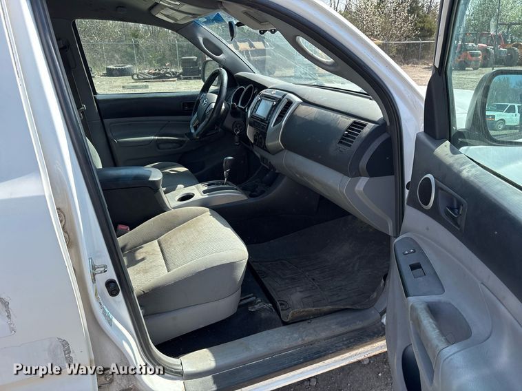 image for item OB9501 2014 Toyota Tacoma Double Cab pickup truck