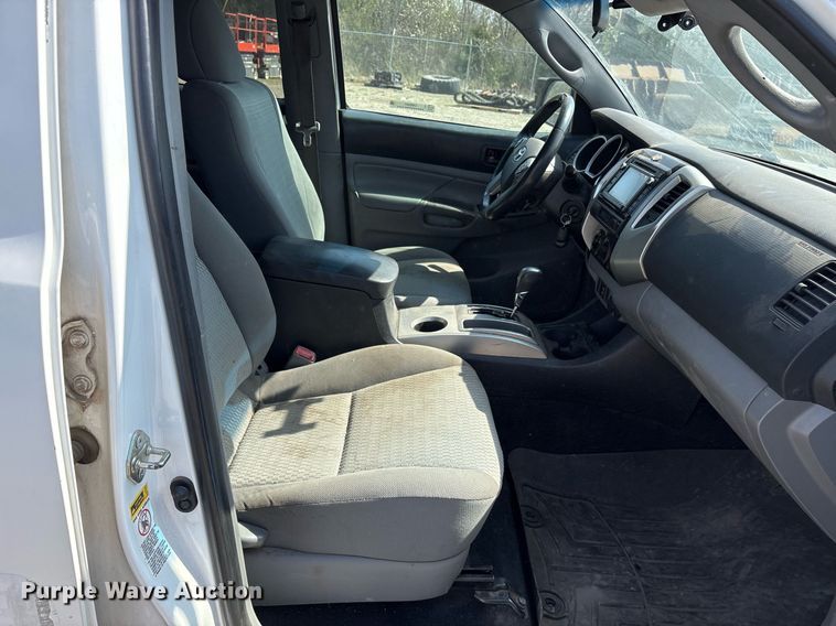 image for item OB9501 2014 Toyota Tacoma Double Cab pickup truck