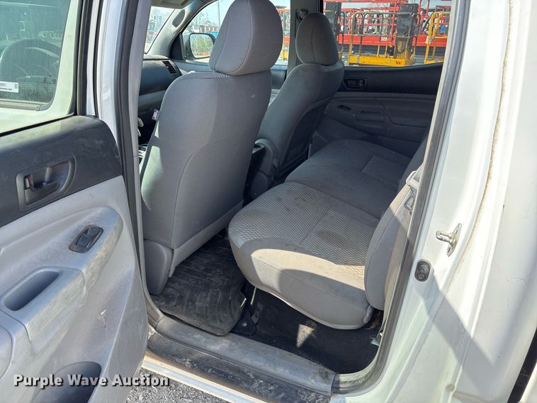 image for item OB9501 2014 Toyota Tacoma Double Cab pickup truck