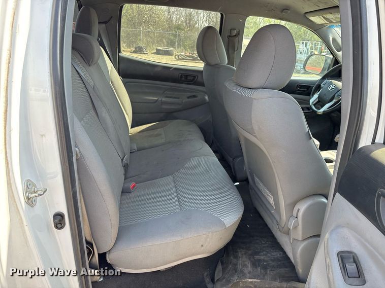 image for item OB9501 2014 Toyota Tacoma Double Cab pickup truck