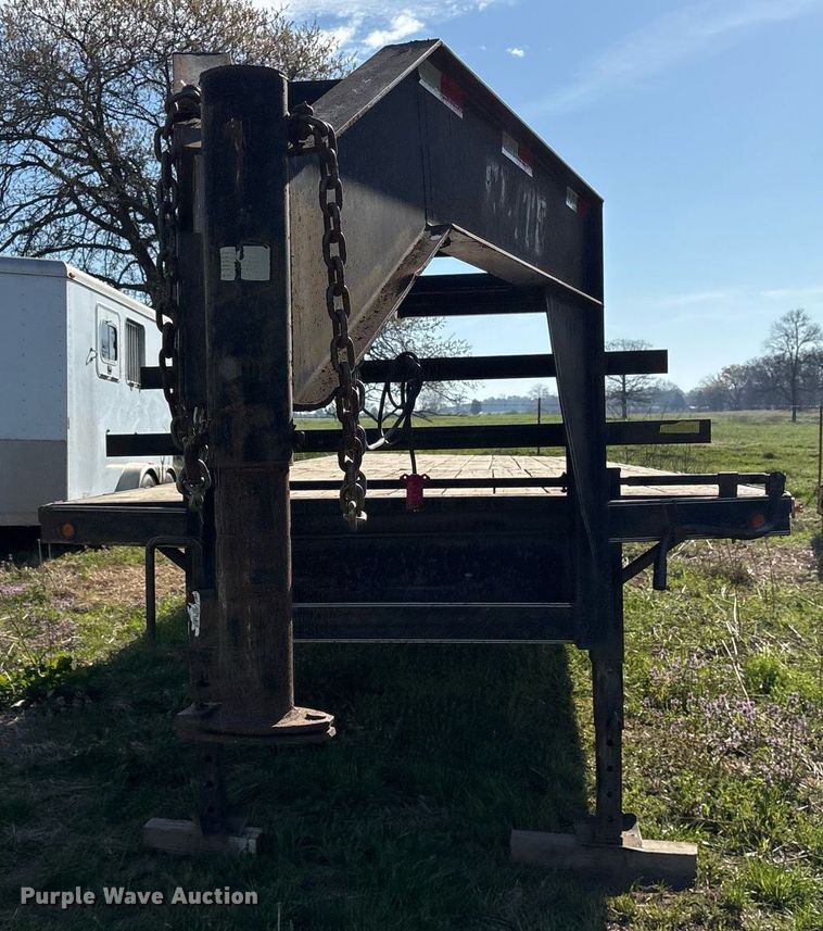 image for item OB9561 2007 Elite Trailers Gooseneck Float flatbed trailer