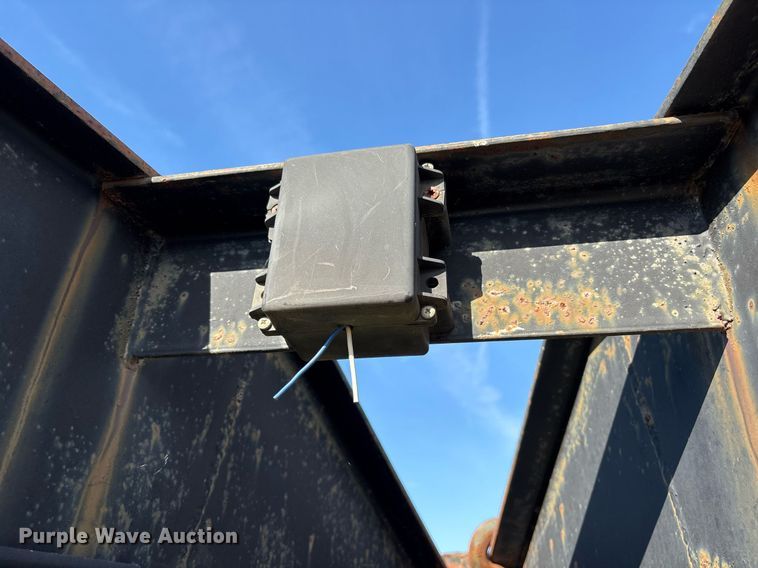 image for item OB9561 2007 Elite Trailers Gooseneck Float flatbed trailer