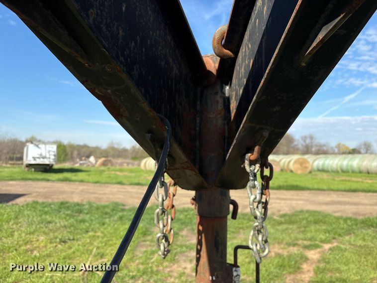 image for item OB9561 2007 Elite Trailers Gooseneck Float flatbed trailer