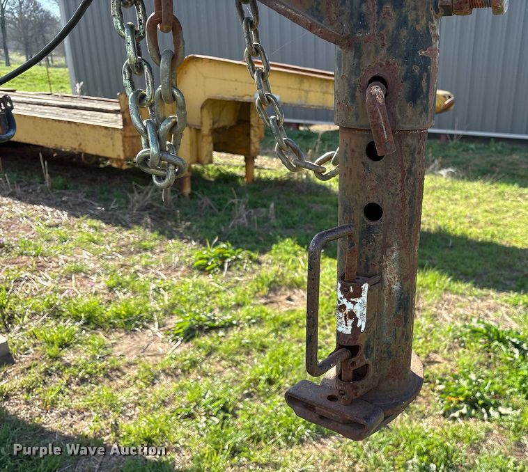 image for item OB9561 2007 Elite Trailers Gooseneck Float flatbed trailer