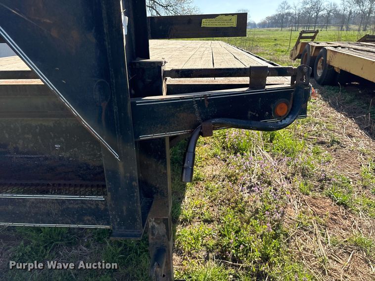 image for item OB9561 2007 Elite Trailers Gooseneck Float flatbed trailer