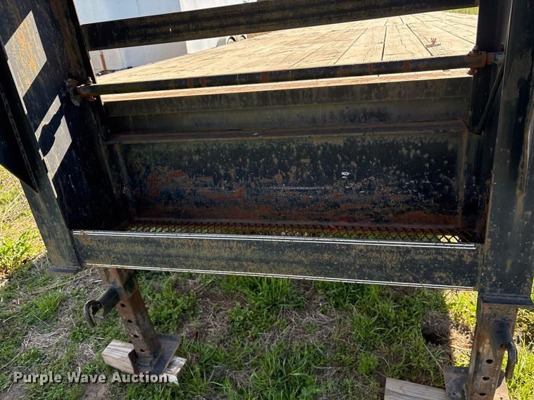 image for item OB9561 2007 Elite Trailers Gooseneck Float flatbed trailer