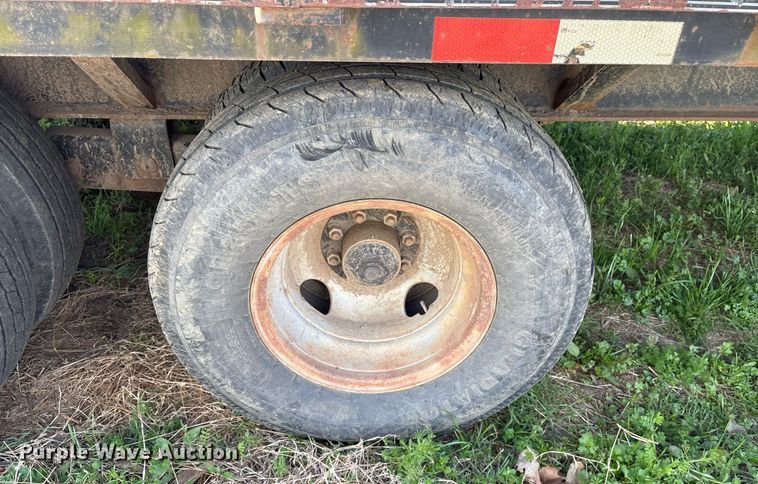 image for item OB9561 2007 Elite Trailers Gooseneck Float flatbed trailer