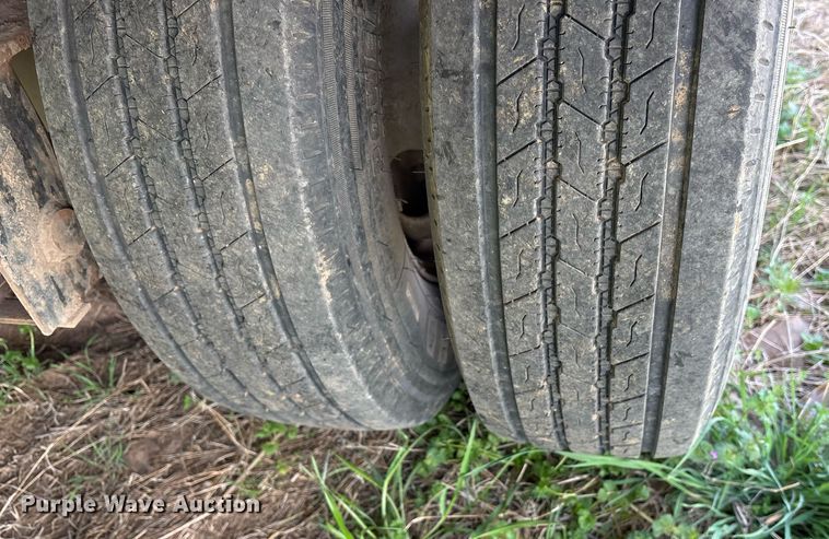 image for item OB9561 2007 Elite Trailers Gooseneck Float flatbed trailer