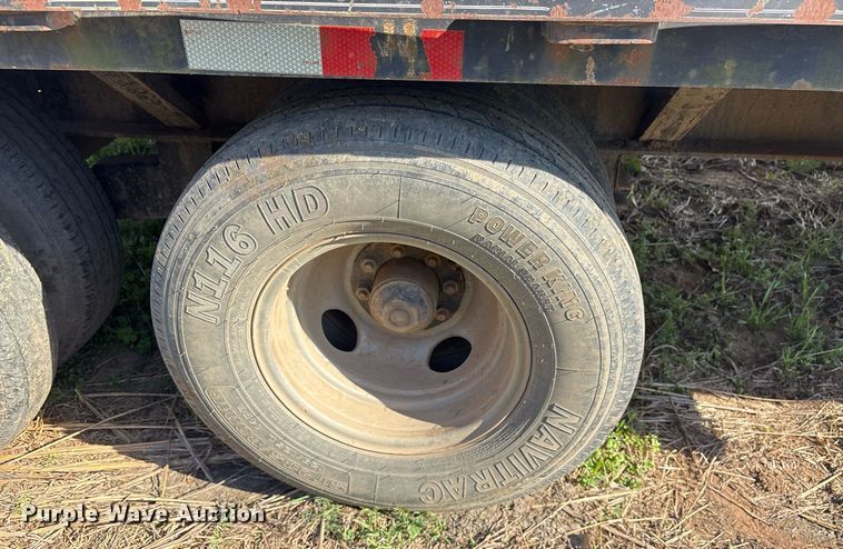 image for item OB9561 2007 Elite Trailers Gooseneck Float flatbed trailer