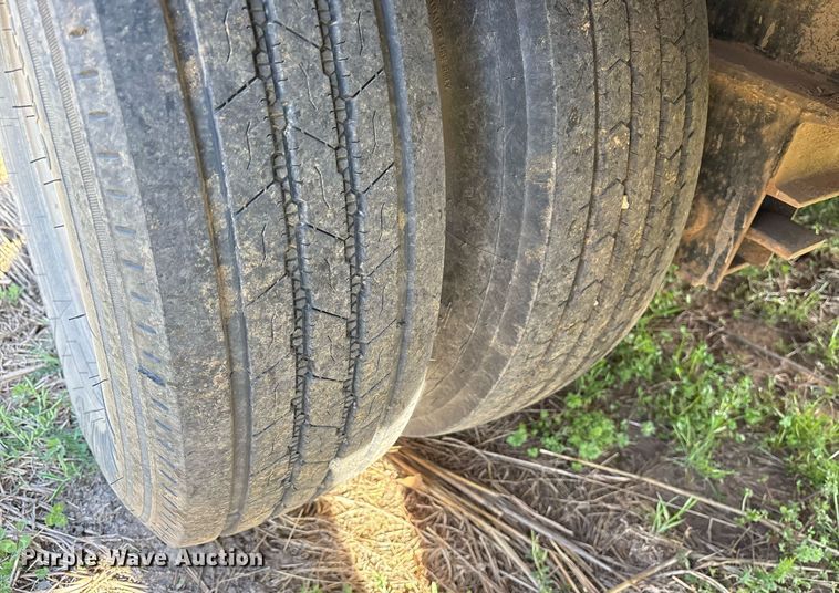 image for item OB9561 2007 Elite Trailers Gooseneck Float flatbed trailer