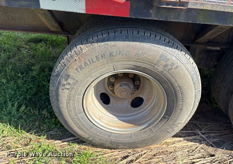 image for item OB9561 2007 Elite Trailers Gooseneck Float flatbed trailer