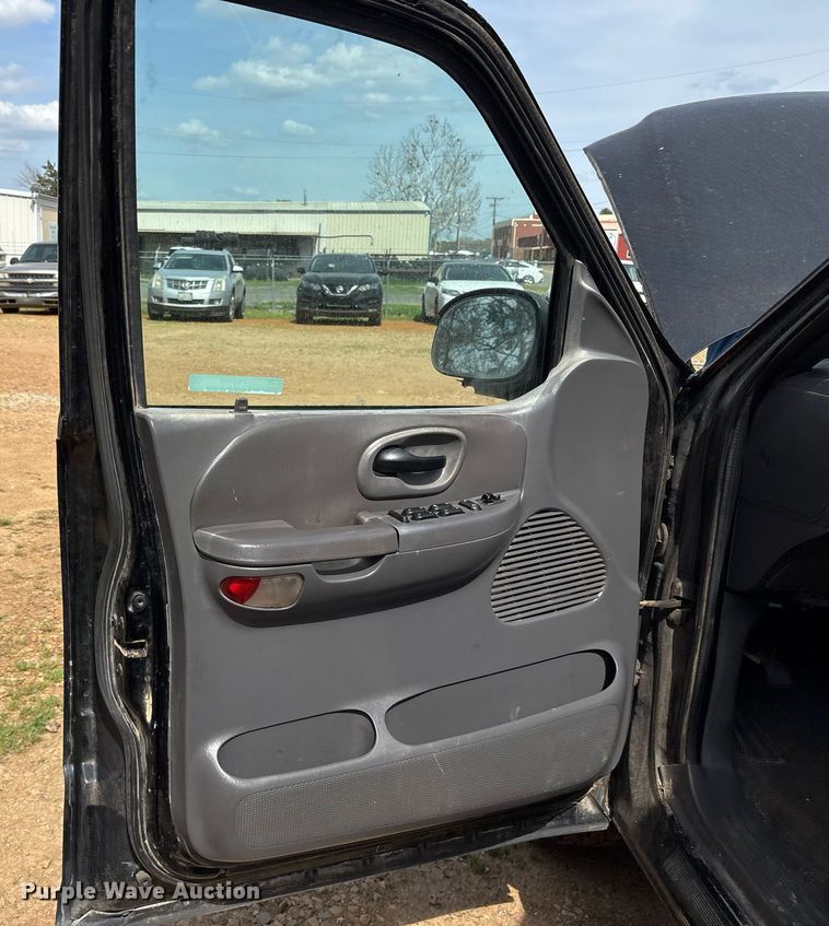 image for item OB9593 2003 Ford F150 Super Crew pickup truck