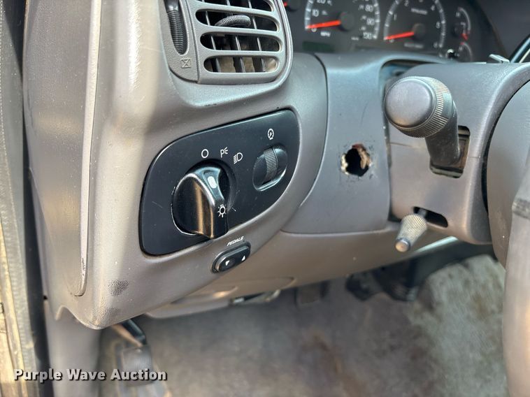 image for item OB9593 2003 Ford F150 Super Crew pickup truck