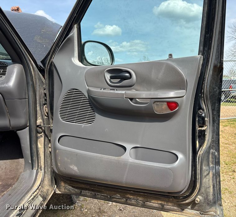 image for item OB9593 2003 Ford F150 Super Crew pickup truck