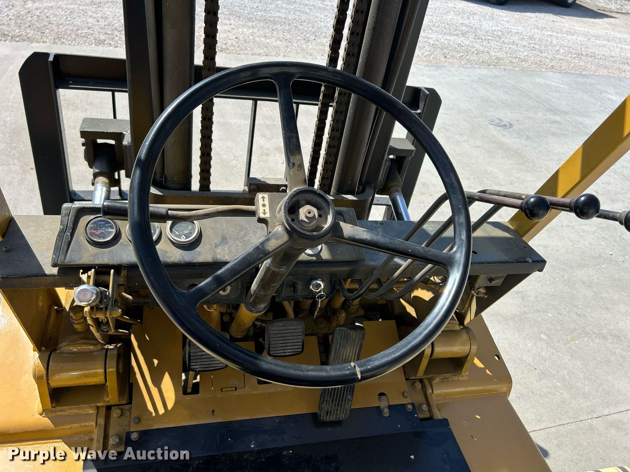 Komatsu FG40Z-4 forklift in Moberly, MO | Item ND9411 sold