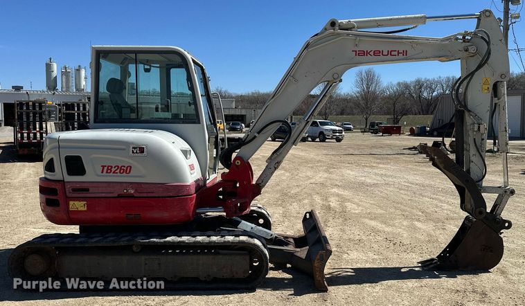 image for item DF8467 2014 Takeuchi TB260 mini excavator