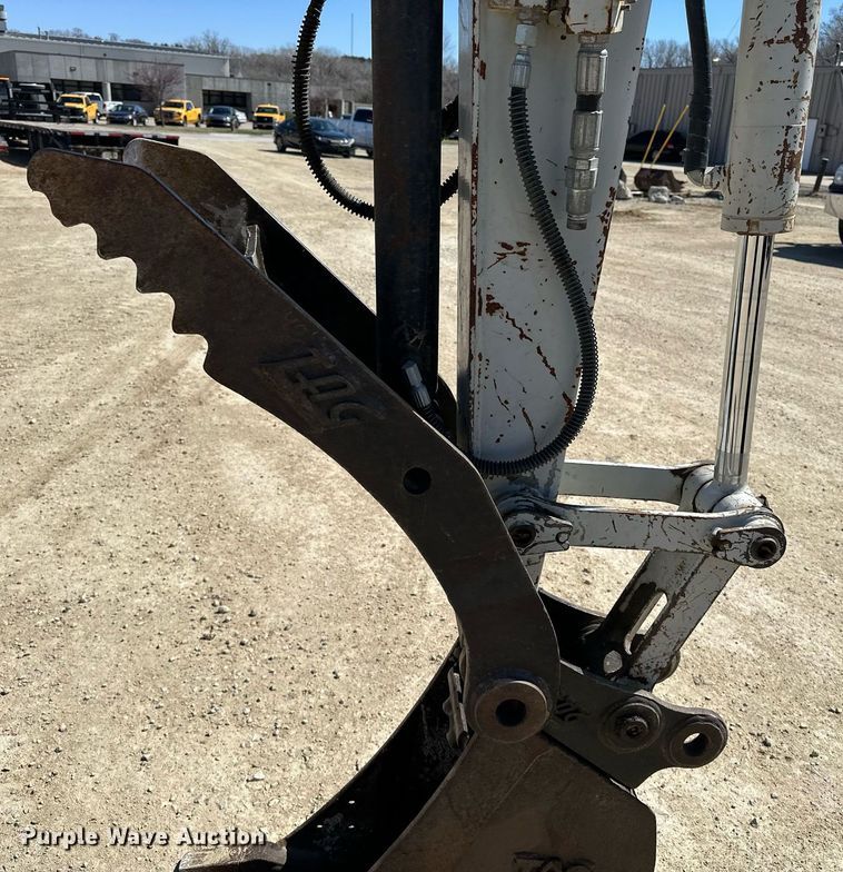 image for item DF8467 2014 Takeuchi TB260 mini excavator