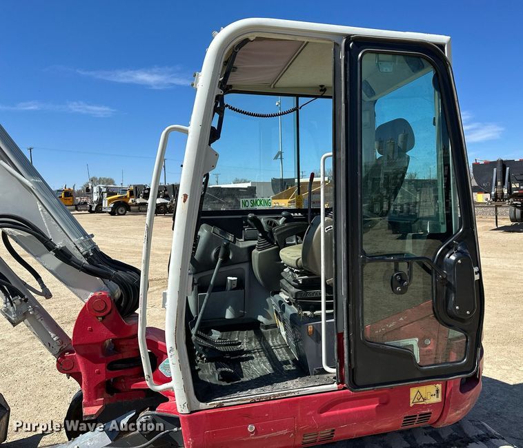 image for item DF8467 2014 Takeuchi TB260 mini excavator