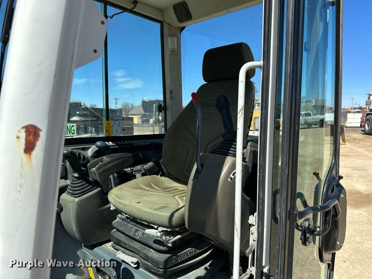 image for item DF8467 2014 Takeuchi TB260 mini excavator