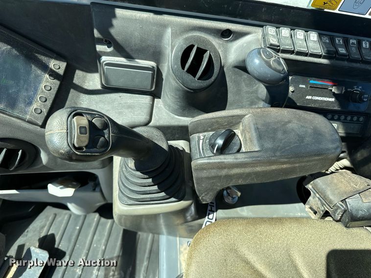 image for item DF8467 2014 Takeuchi TB260 mini excavator