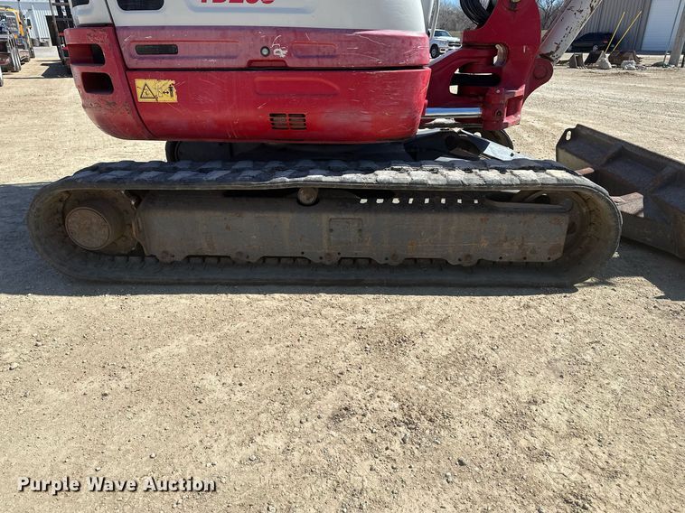 image for item DF8467 2014 Takeuchi TB260 mini excavator