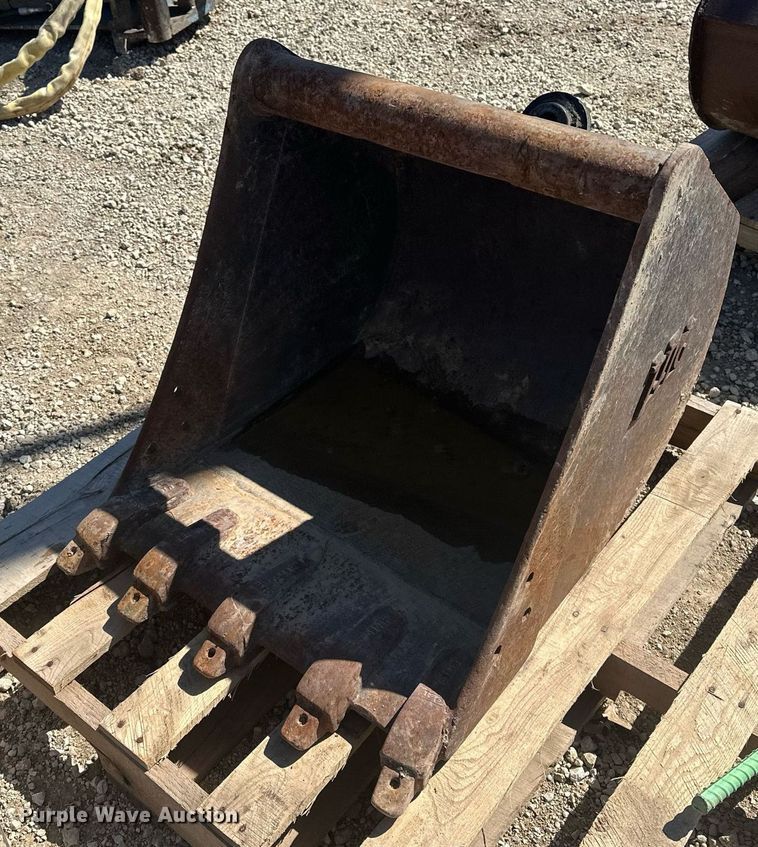 image for item DF8467 2014 Takeuchi TB260 mini excavator