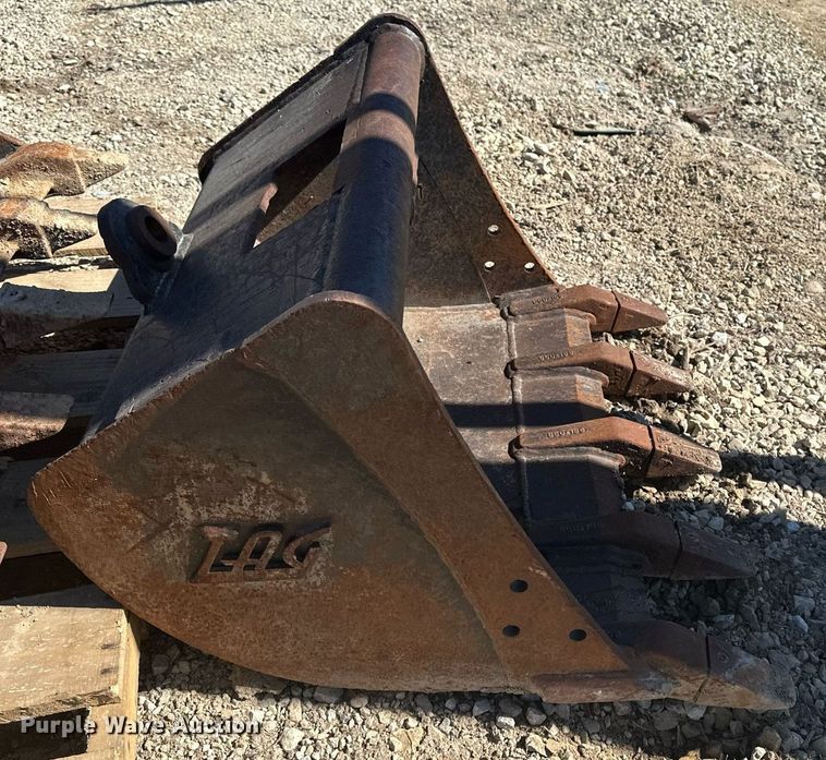 image for item DF8467 2014 Takeuchi TB260 mini excavator