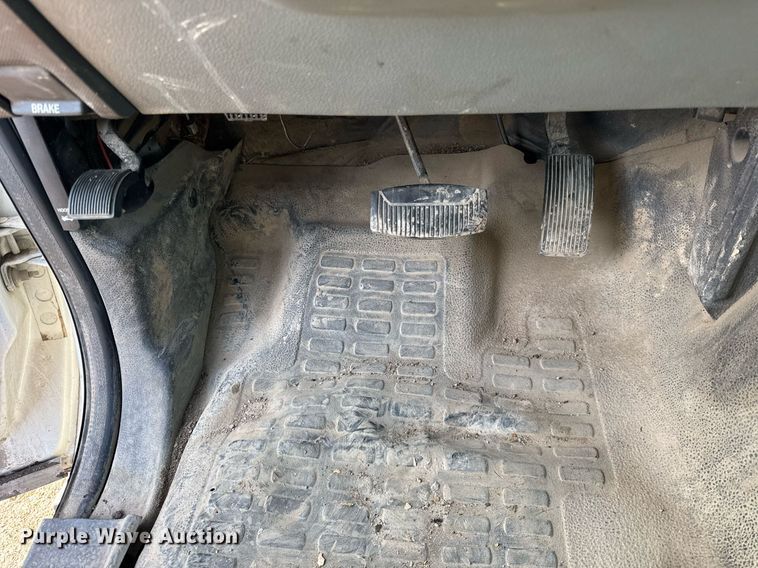 image for item DH9883 2011 Ford F450 Super Duty XL flatbed truck