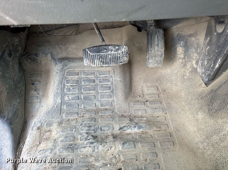 image for item DH9883 2011 Ford F450 Super Duty XL flatbed truck