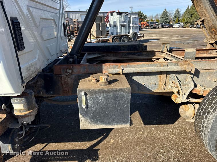 image for item DH9884 2009 International DuraStar 4300 dump truck