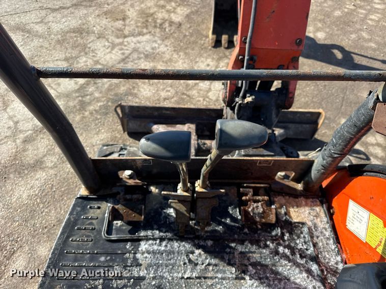 image for item DH9886 2006 Kubota KX71-3 mini excavator