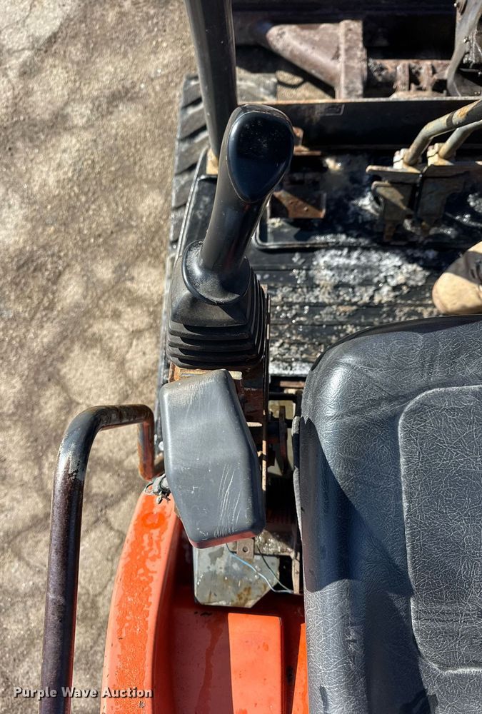 image for item DH9886 2006 Kubota KX71-3 mini excavator