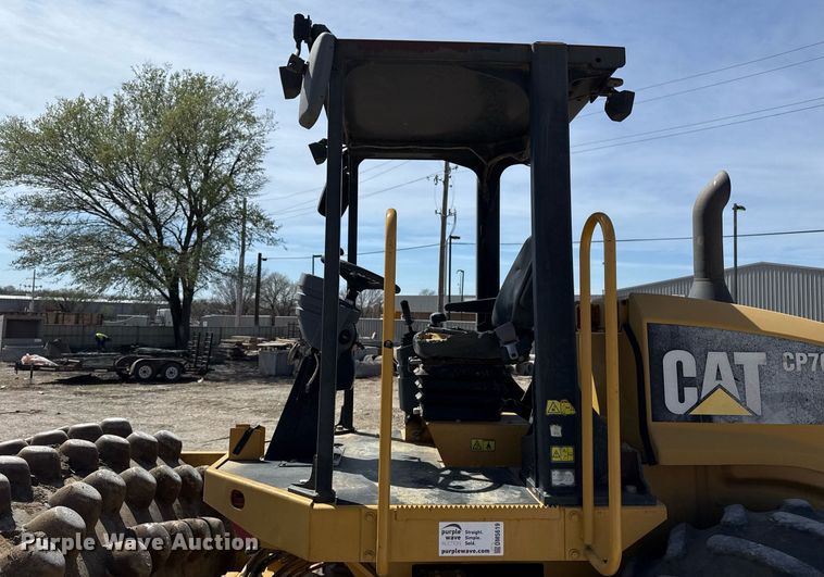 image for item DM5619 2008 Caterpillar CP76 single drum vibratory roller