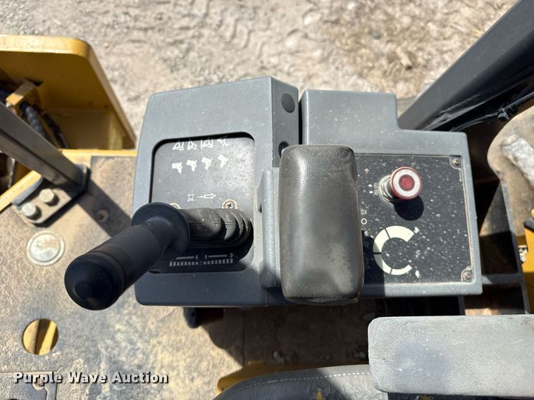 image for item DM5619 2008 Caterpillar CP76 single drum vibratory roller