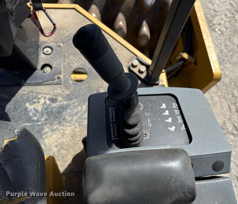 image for item DM5619 2008 Caterpillar CP76 single drum vibratory roller