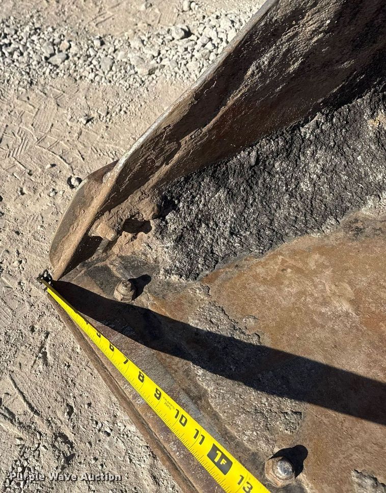 image for item DM5621 2020 Takeuchi TL12V-2 tracked skid steer loader