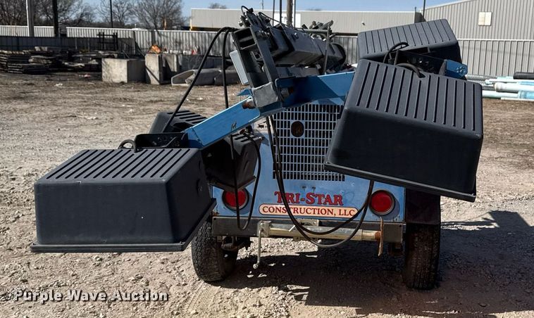 image for item DM5622 2010 Genie TML-4000 light plant