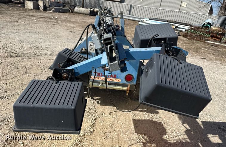 image for item DM5622 2010 Genie TML-4000 light plant