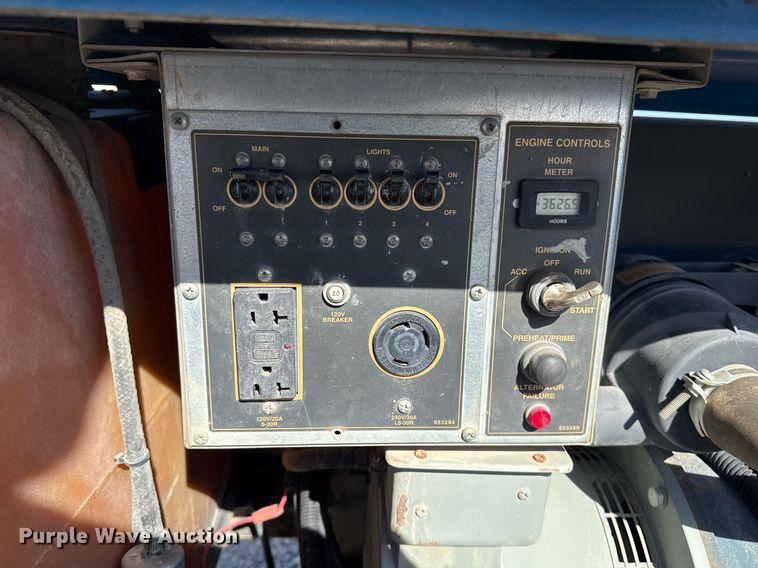 image for item DM5622 2010 Genie TML-4000 light plant