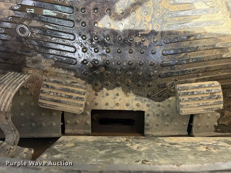 image for item DM5629 2019 Takeuchi TL12V-2 tracked skid steer loader