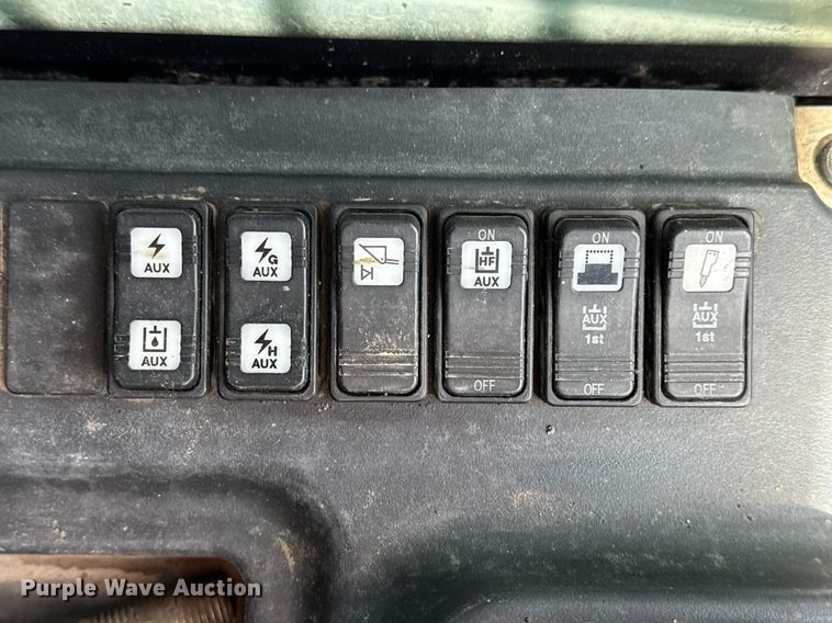 image for item DM5629 2019 Takeuchi TL12V-2 tracked skid steer loader