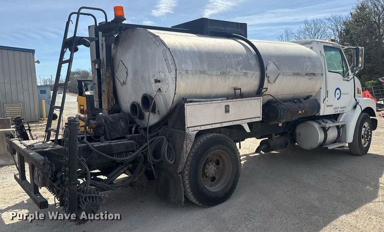 image for item DM5641 2007 Sterling L7500 oil distributor truck