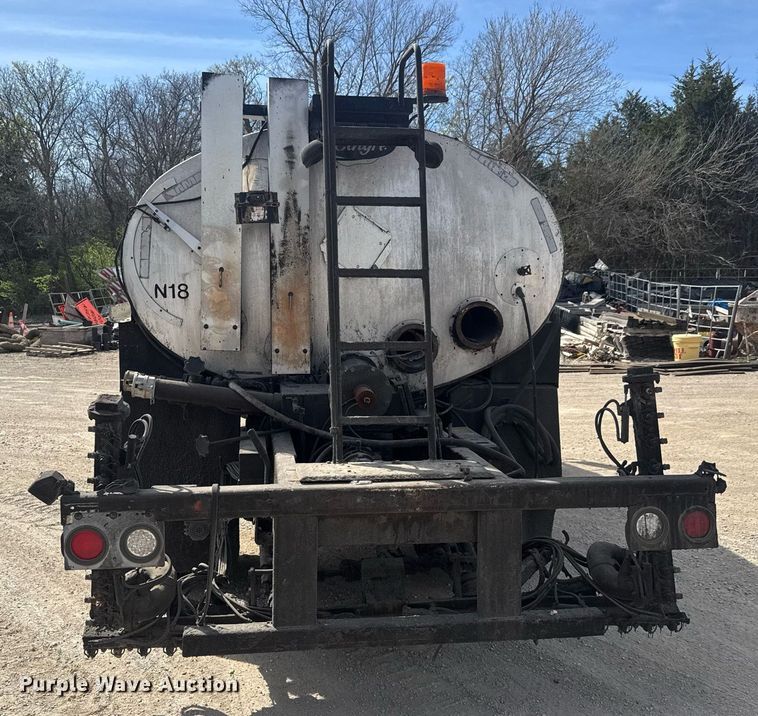 image for item DM5641 2007 Sterling L7500 oil distributor truck