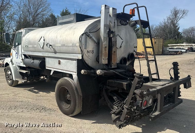 image for item DM5641 2007 Sterling L7500 oil distributor truck